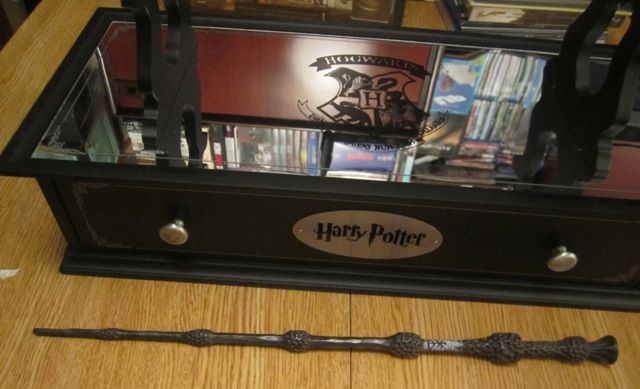 Harry Potter - Cofre con expositor para varita mágica